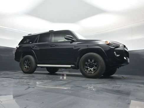 Used 2019 Toyota 4Runner SR5 RWD image 3