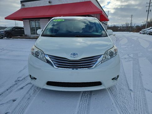 Used 2016 Toyota Sienna XLE image 7
