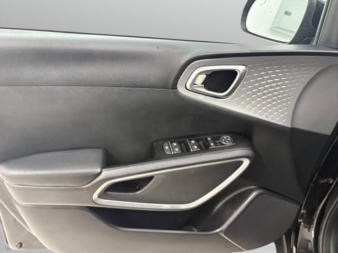Used 2023 Kia Soul LX w/ Option Group 015 FWD image 19