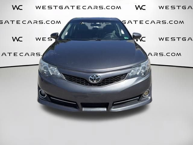 Used 2014 Toyota Camry SE FWD image 2