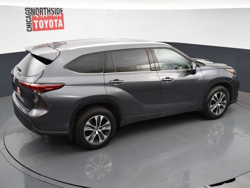 Used 2022 Toyota Highlander XLE image 24