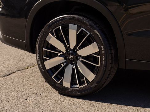 Used 2025 Mitsubishi Outlander SE image 11