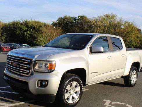 Used 2018 GMC Canyon SLE w/ SLE Convenience Package image 1