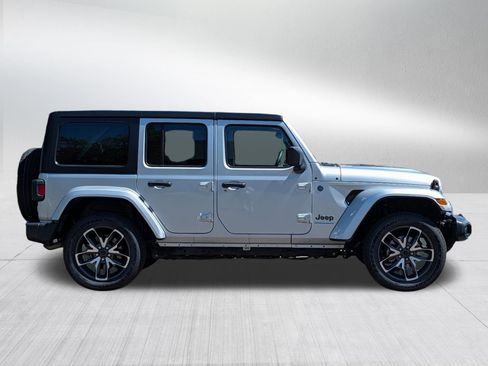 Used 2024 Jeep Wrangler Unlimited AWD/4WD image 8