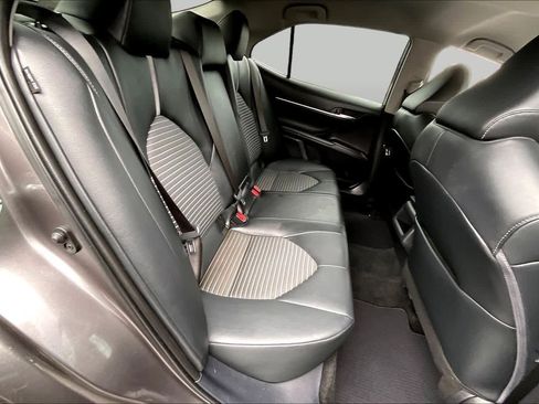 Used 2022 Toyota Camry SE FWD image 18