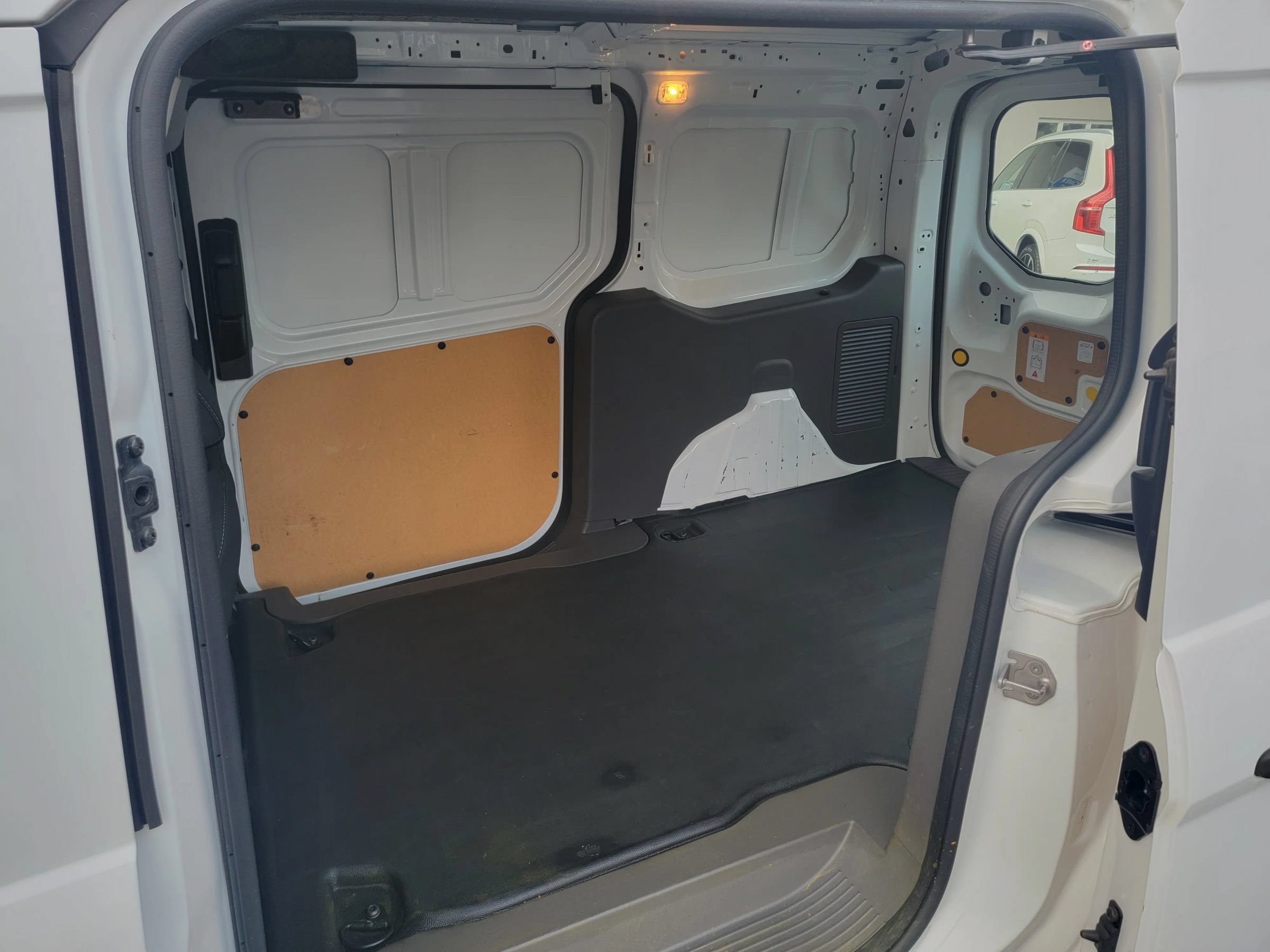 Used 2023 Ford Transit Connect XLT FWD image 13