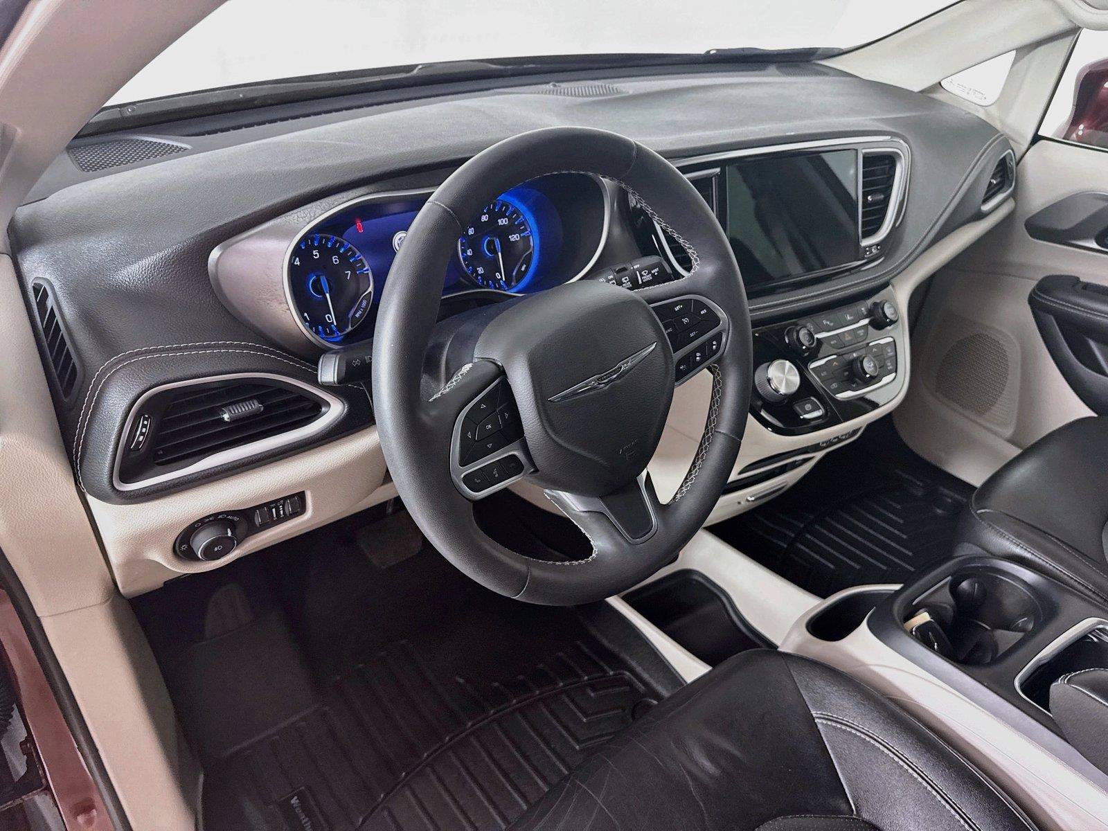 Used 2022 Chrysler Pacifica Touring-L AWD/4WD image 23