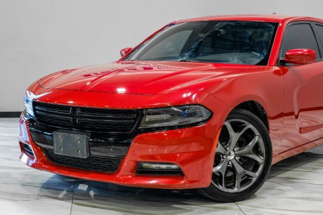 Used 2016 Dodge Charger R/T w/ Navigation & Travel Group RWD image 4