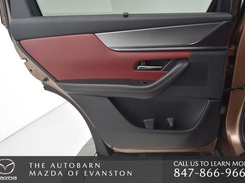 Used 2025 MAZDA CX-70 Plug-In Hybrid w/ Premium Plus image 32