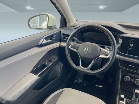 Used 2024 Volkswagen Taos SE image 4
