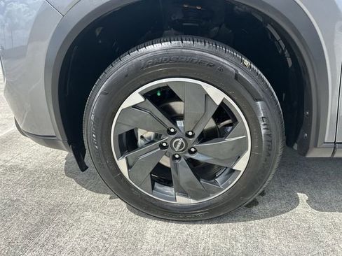 Used 2024 Nissan Rogue SV image 11