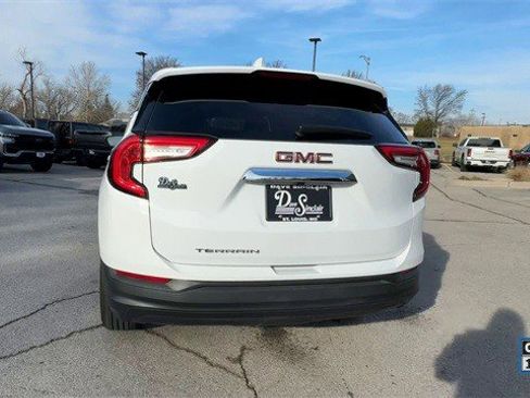 Used 2022 GMC Terrain SLE image 9