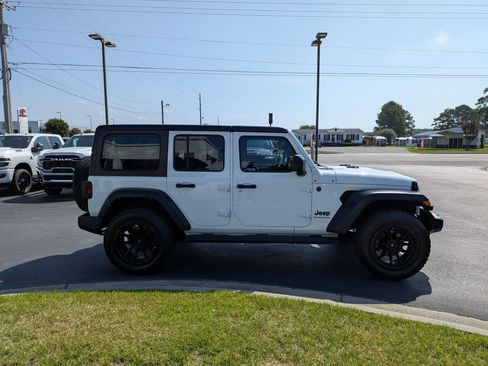 Used 2024 Jeep Wrangler Unlimited Sport AWD/4WD image 4