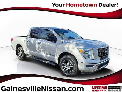 Used 2020 Nissan Titan SV w/ SV Convenience Package image 1