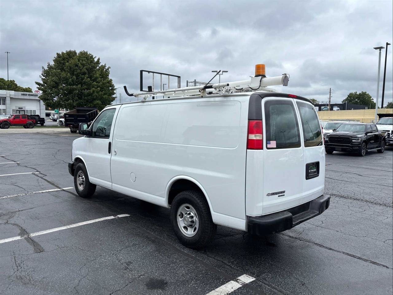 Used 2012 Chevrolet Express 2500 RWD image 6