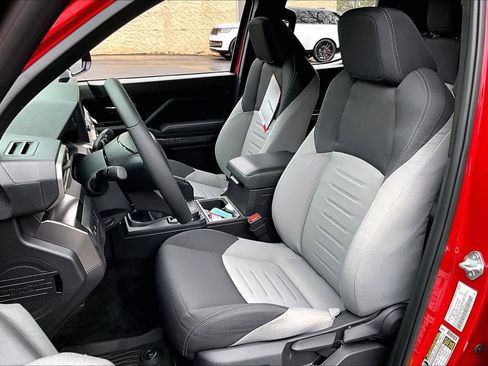 Used 2025 Toyota Tacoma TRD Off-Road image 7