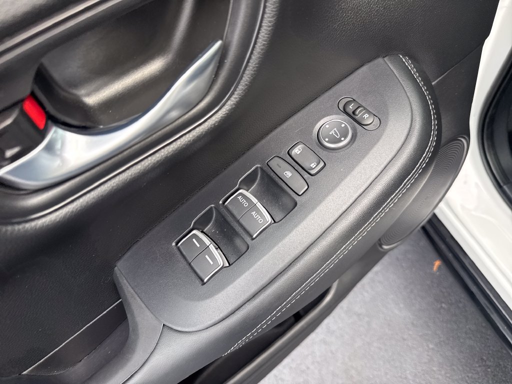 Used 2024 Honda HR-V EX-L image 10
