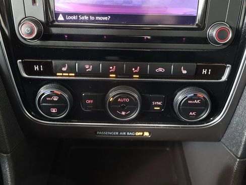 Used 2018 Volkswagen Passat 2.0T R-Line w/ R-Line Lighting Package image 41