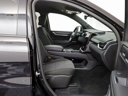 Used 2025 GMC Acadia Elevation image 21