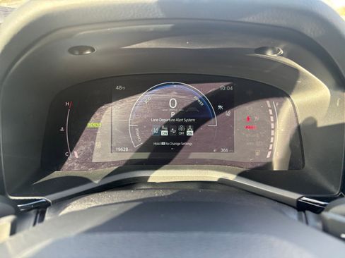 Used 2025 Toyota Camry SE image 38