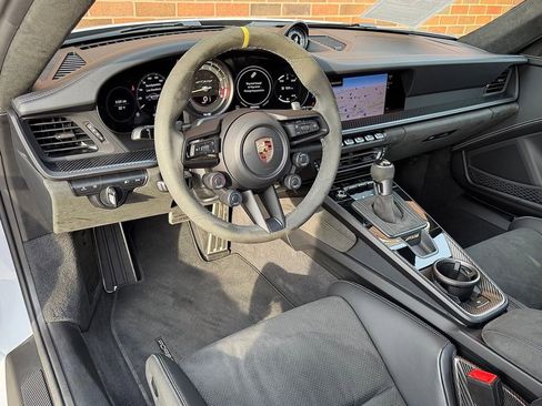 Certified 2025 Porsche 911 GT3 RS image 4