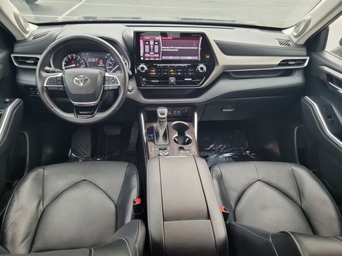 Used 2022 Toyota Highlander Limited AWD/4WD image 16