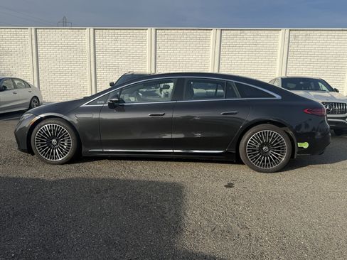 Used 2022 Mercedes-Benz EQS 450+ Sedan image 2