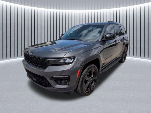 Used 2024 Jeep Grand Cherokee L Altitude AWD/4WD image 3