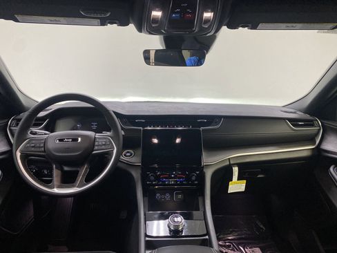 New 2025 Jeep Grand Cherokee Limited RWD image 22