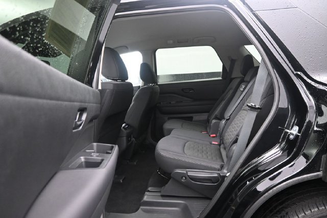 Certified 2025 Nissan Pathfinder SV FWD image 11