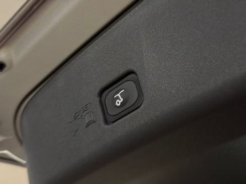 New 2026 Lincoln Nautilus Reserve AWD/4WD image 9