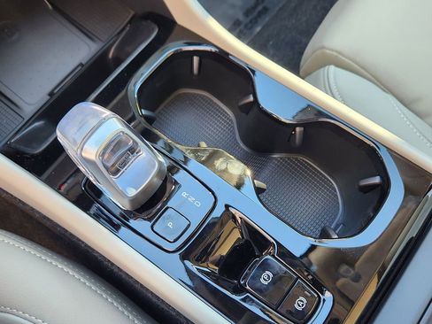 New 2026 Volvo XC40 B5 Plus w/ Protection Package Premier image 9