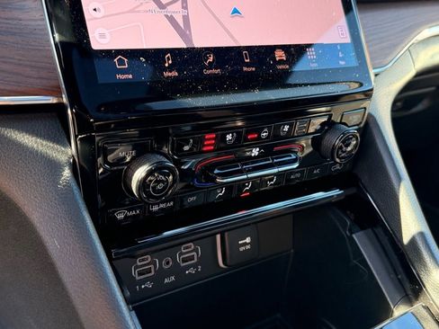 New 2025 Jeep Grand Cherokee Summit image 15