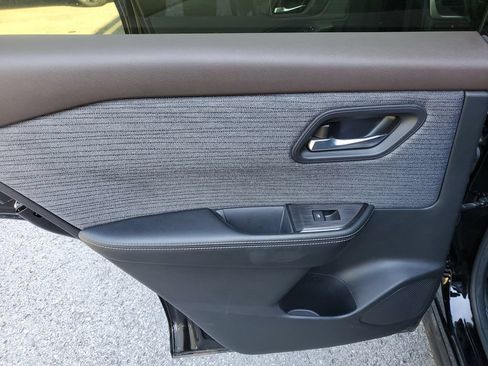 Certified 2023 Nissan Rogue SV AWD/4WD image 8