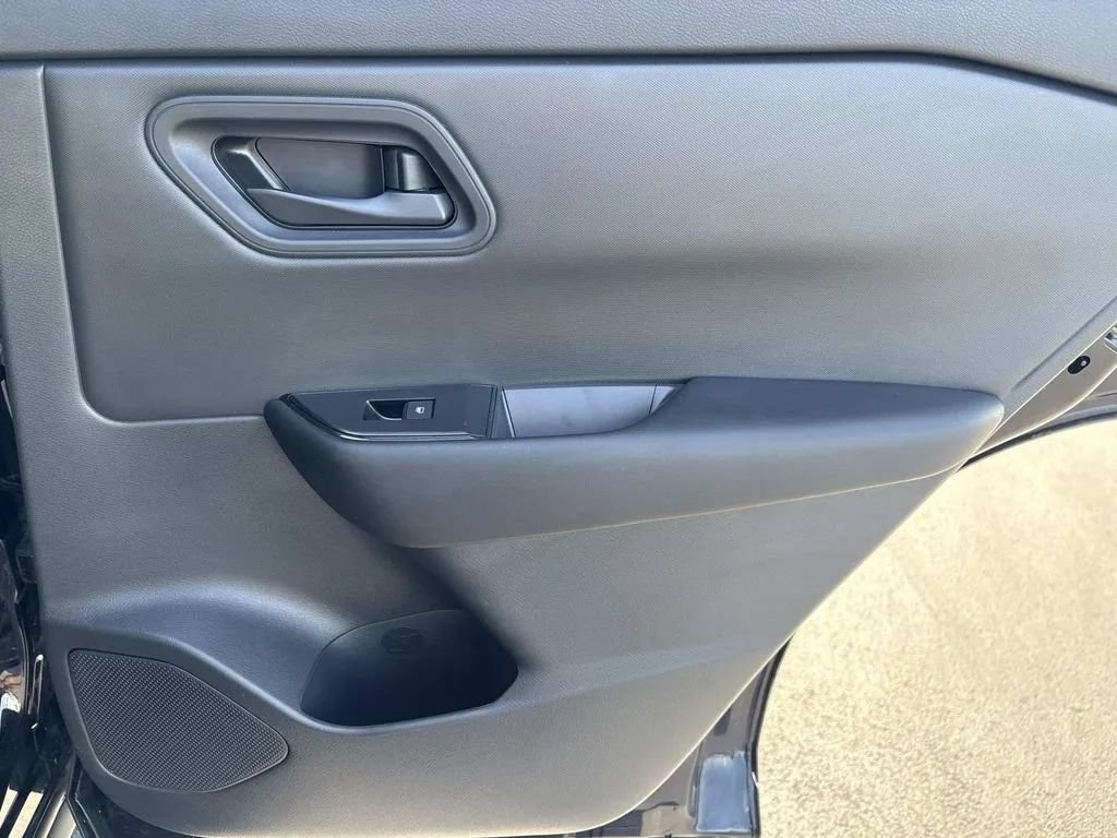 Used 2025 Nissan Rogue S FWD image 20