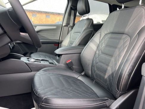 Certified 2023 Ford Escape Platinum w/ Premium Technology Package image 19