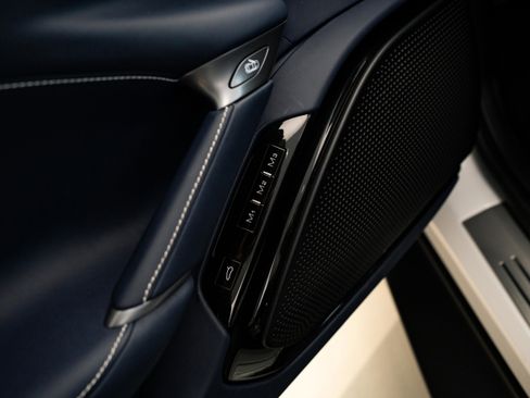 Used 2024 Ferrari Roma Spider image 28