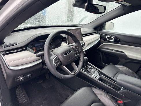 Used 2024 Jeep Compass Limited image 10