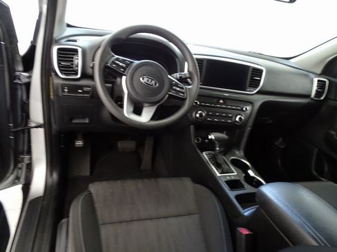 Used 2022 Kia Sportage LX image 4
