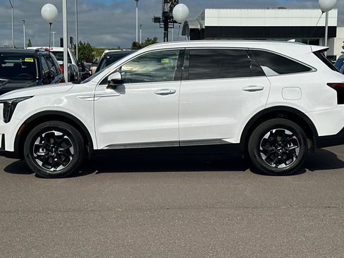 Certified 2025 Kia Sorento S AWD/4WD image 7
