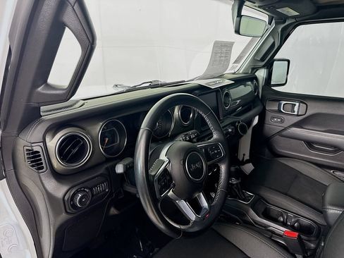 Used 2022 Jeep Wrangler Unlimited Sahara AWD/4WD image 10