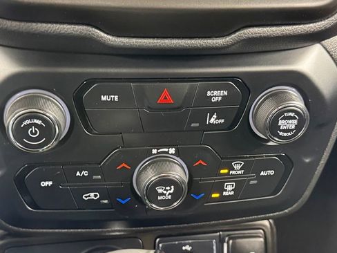 Used 2023 Jeep Renegade Trailhawk AWD/4WD image 26