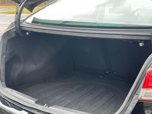 Used 2012 Hyundai Elantra GLS image 24