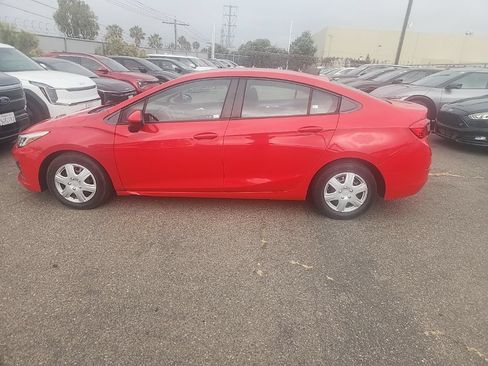 Used 2019 Chevrolet Cruze Sedan FWD image 9