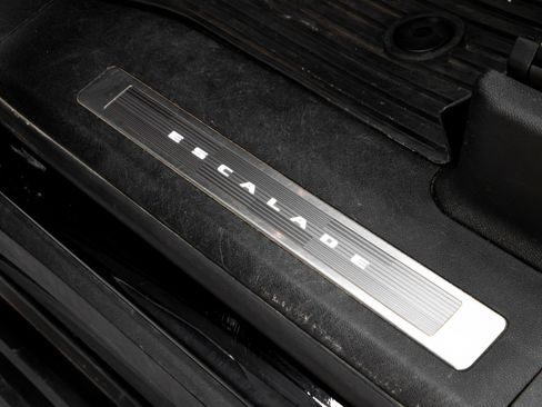 Used 2023 Cadillac Escalade Sport Platinum w/ LPO, ONYX Package image 53