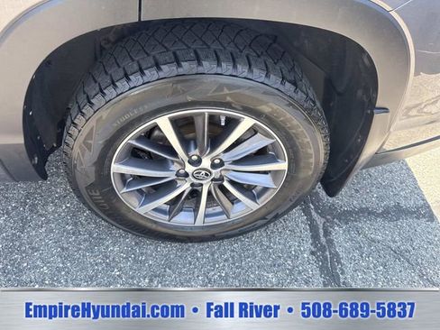 Used 2018 Toyota Highlander XLE AWD/4WD image 14