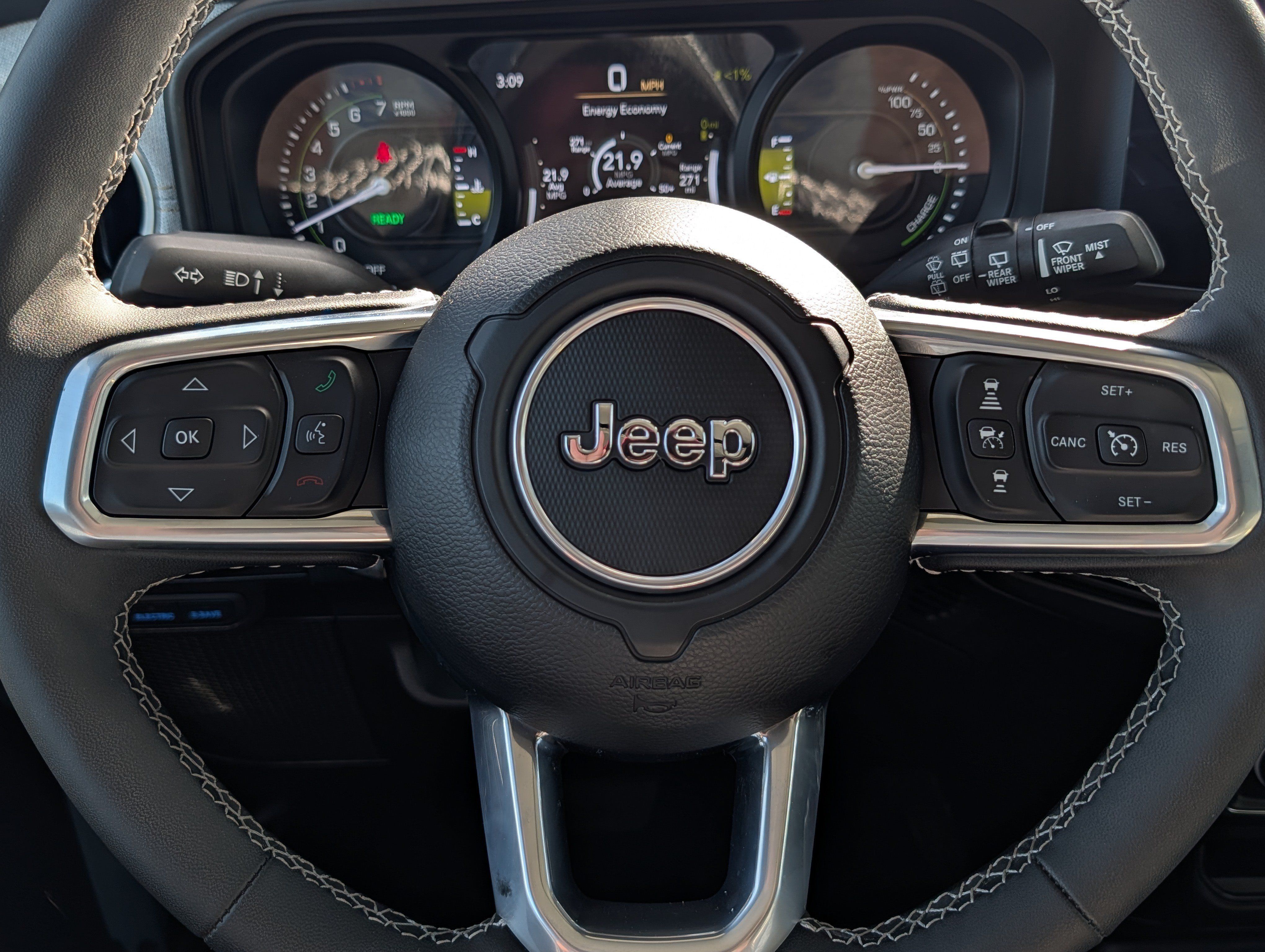 Used 2025 Jeep Wrangler Unlimited Sahara AWD/4WD image 25
