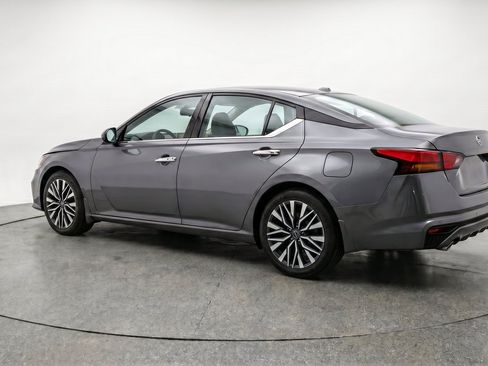 Used 2025 Nissan Altima 2.5 SV FWD image 6
