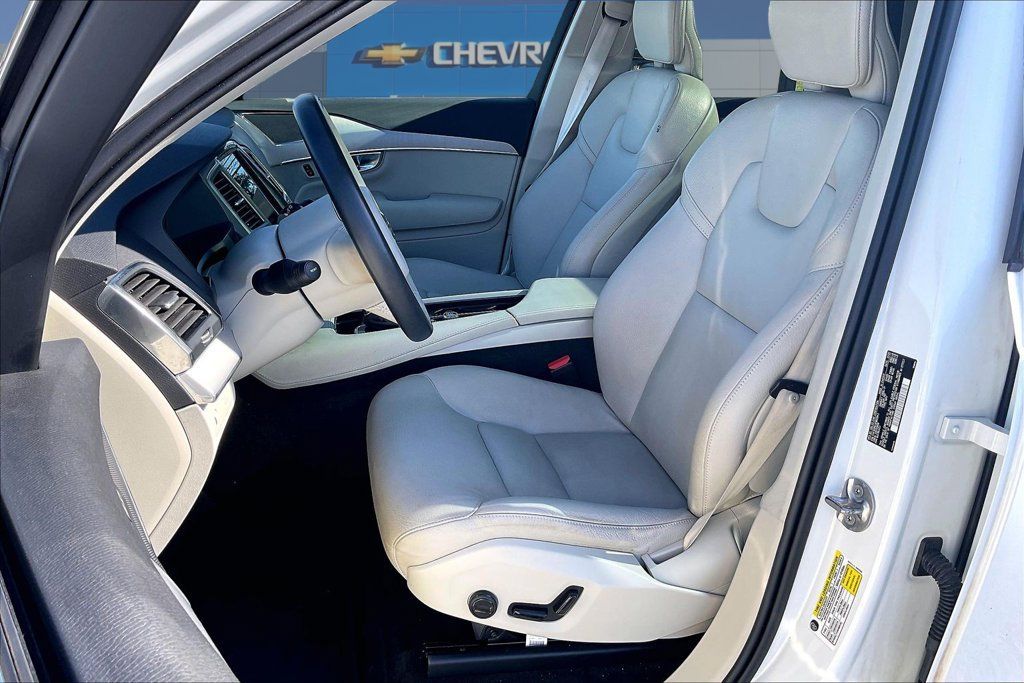 Used 2022 Volvo XC90 T5 Momentum AWD/4WD image 21
