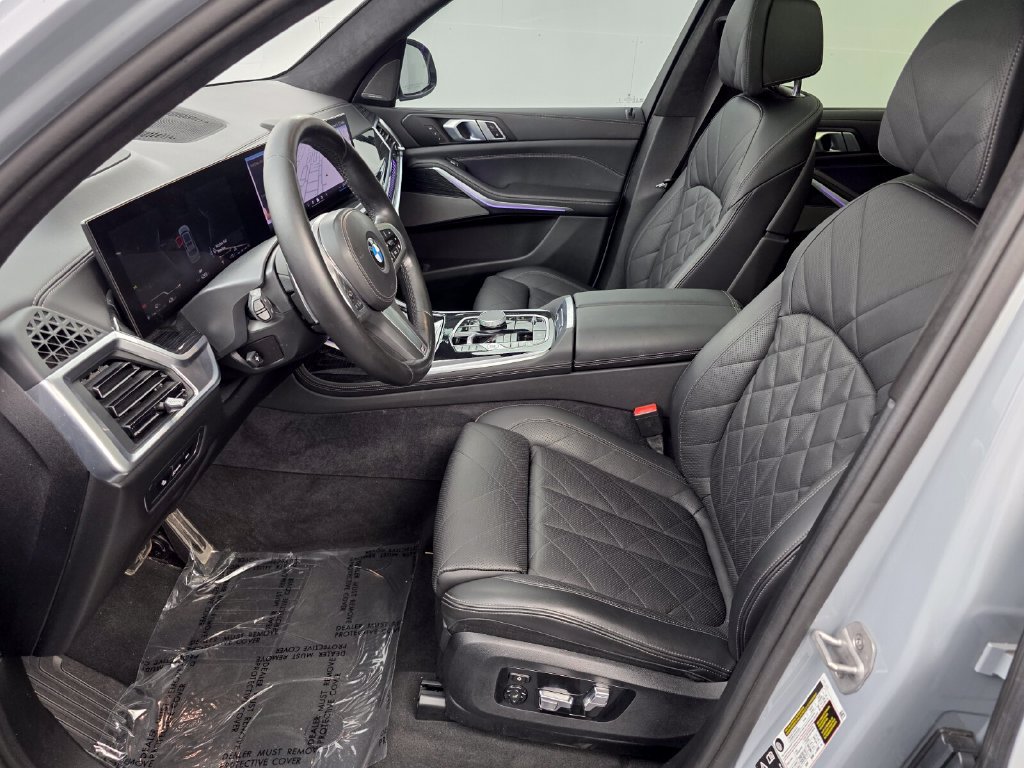 Used 2025 BMW X7 xDrive40i w/ M Sport Package AWD/4WD image 9
